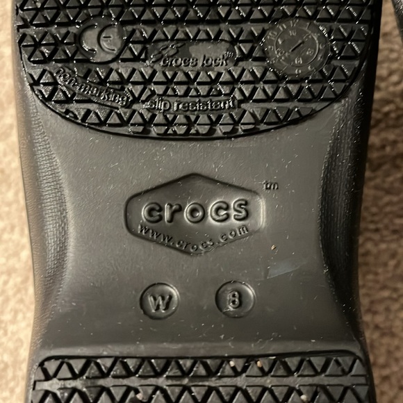 Crocs Women's Shoe Size 8 Black Triple Comfort Slip On Clogs Slip Resistant EUC - Picture 8 of 8
